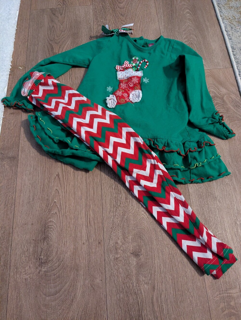 Kids Green Christmas Pajama Set with Red Chevron Leggings